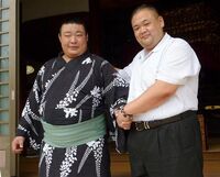 Nakanokuni after promotion to Juryo (c. 2010)