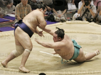 Ryuho slaps down and defeats Hokutoiwa (c. 2006)