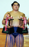 Tochinohana receives multiple sansho in his debut (c. 2000)