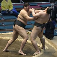 Hatsuyama pushes out and defeats Sekizuka (c. 2022)