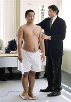 Ikeru gets measured upon joining professional sumo (c. 2010)