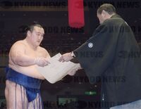 Iwakiyama wins his first Juryo Yusho (c. 2002)