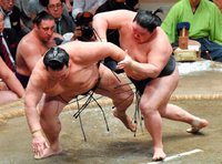 Goeido defeats Yokozuna Kisenosato (c. 2018)