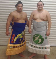 Kotoyutaka with fellow Chikujo native Shohozan (c. 2012)