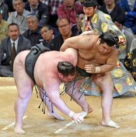 Takayasu throws Gagamaru (c. 2015)