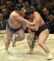 Tamarikido battles Hayateumi (c. 2001)