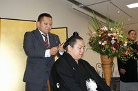 Masuraumi's retirement ceremony (c. 2013)