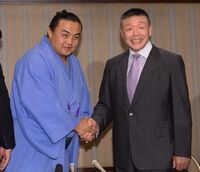 Arashio Oyakata with his first sekitori, Sokokurai (c. 2010)