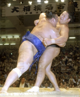 Iwakiyama defeats Kyokutenho to win his 2nd Juryo (c. 2007)