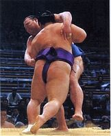 Masuraumi defeats Takamisakari (c. 2011)