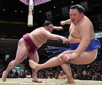 Mitakeumi pushes out Tamawashi (c. 2016)