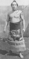 Naruyama with his kesho-mawashi