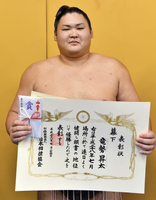 Ryusei wins his first Makushita Yusho (c. 2016)