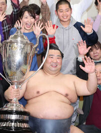  won the  while ranked at maegashira 17.