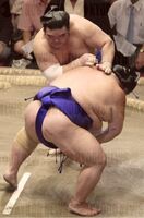 Masutsuyoshi battles Tamakasuga (c. 2003)