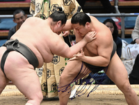 Tochimusashi battles Asahakuryu (c. 2025)