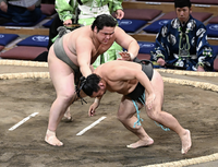 Onokatsu pushes out and defeats Terutsuyoshi (c. 2023)