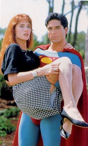 Superboy (Gerard Christopher) junto a Lana Lang (Stacy Haiduk)