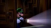 Luigi entra da una porta.
