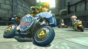 Link sulla sua moto personale, alla curva prima dell'ingresso del castello.