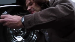 Sam discovers a hex bag in the wheel well of the Impala