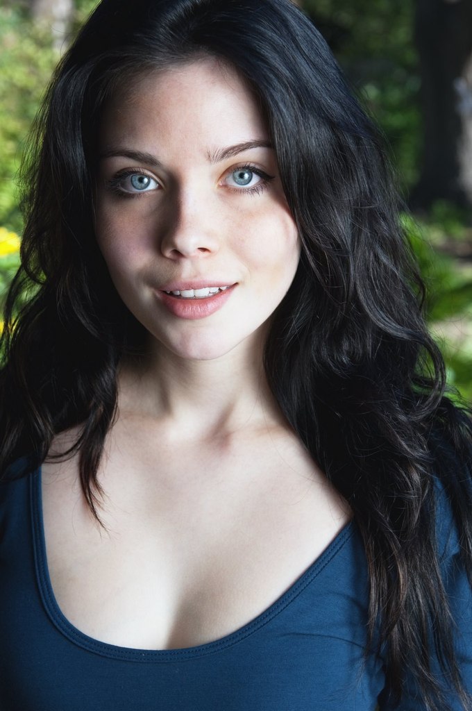 Grace Victoria Phipps) - американская актриса, певица и танцовщица. 