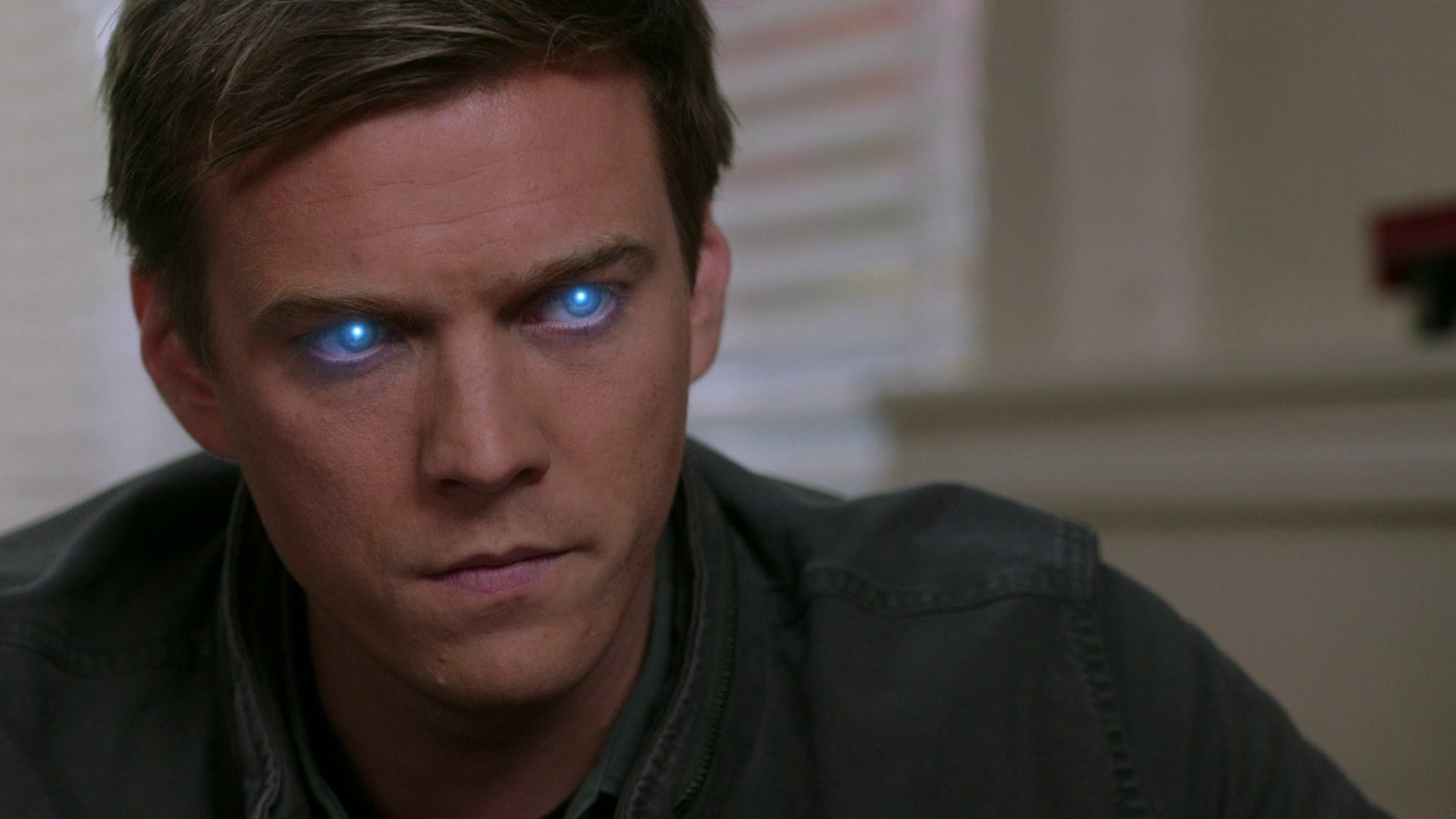 castiel eyes glow