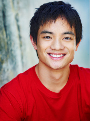 osric chau shirtless