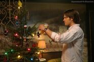 Sam improvise une fête de Noël pour Dean