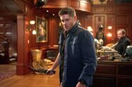 Supernatural-season-9-episode-16-Dean-wth-blade-e1394894810436