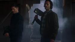 Sam using the Mjölnir on a hunt while Dean uses his Grenade Launcher.