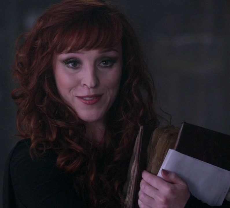 Supernatural 15×08 - Rowena, Rainha do Inferno. História completa. 