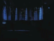 3x21-sonic-scream-charmed.gif (2,11 MB) As Banshees (Jovens Bruxas) possuem o poder de gerar sons de uma amplitude maior do que um ser humano normal.