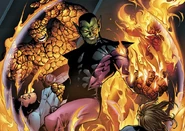 Super-Skrull (Marvel Comics), além de todas as habilidades naturais de sua raça, possui os poderes de todos os membros do Quarteto Fantástico, o que inclui a capacidade de manipular campos de força da Mulher Invisível.