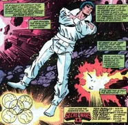 Beyonder — Pré Retcon (Marvel Comics) é uma entidade cósmica que pode destruir todo o Multiverso Marvel apenas com sua mera presença e com seu poder imensurável. Personificado a sua dimensão, a mesma é um ponto fora do Multiverso Marvel, que o último comparado ao reino de Beyonder seria como uma gota d'água em meio a um oceano.