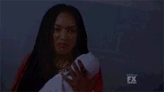 Marie Laveau (American Horror Story: Coven) possui a habilidade de emitir um grito estranho que faz com que todos os que o ouvem se voltem uns contra os outros, forçando inimigos a lutar contra seus próprios aliados.