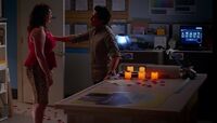 S01E09-Dina and Jonah Bang room