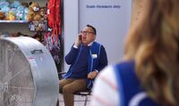 Superstore : Grand Re-Opening (2017) - Victor Nelli Jr., Matt Sohn