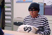 S02E06-Brett as a robber