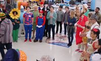 S04E04-Staff in costumes2