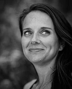 Amber's alternate promotional photo for Survivor: Winners at War.