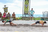 Elegidos competing in the Immunity Challenge, Reverse Tug of War.