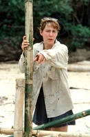 CBS6-may9 s.jpg (22 KB) Gretchen building the shelter on Pagong.