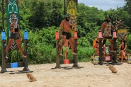 Leones competing in the Individual Immunity Challenge, Chimney Sweep.