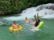 CoachFloatToyFail.jpg (21 KB) Coach makes a splash.