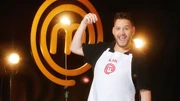 Alan's promotional photo for MasterChef Celebrity México (2022).