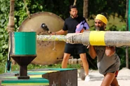 SM3C12 Jaguar RC5.jpg (149 KB) Jaguares competing in the fifth Reward Challenge of the twelfth cycle.