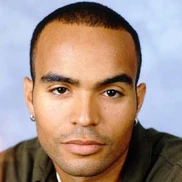 S2NickAlternatePhoto.jpg (10 KB) Nick's alternate cast photo.