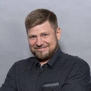 Sergey's publicity photo for the voting of the Posledniy Geroy 9 cast.