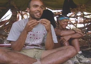 NickmakesAliciaLaugh.jpg (32 KB) Nick makes Alicia laugh.